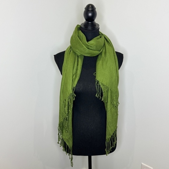 Green Lightweight Women’s Scarf - Picture 1 of 5